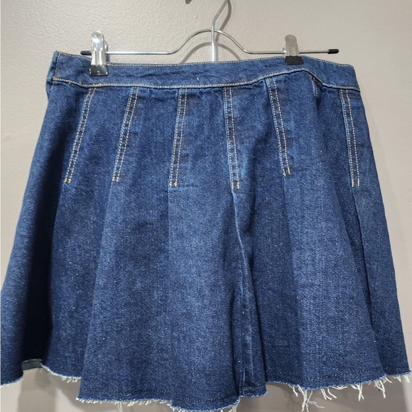 Size M, New. - Picture 3 of 4